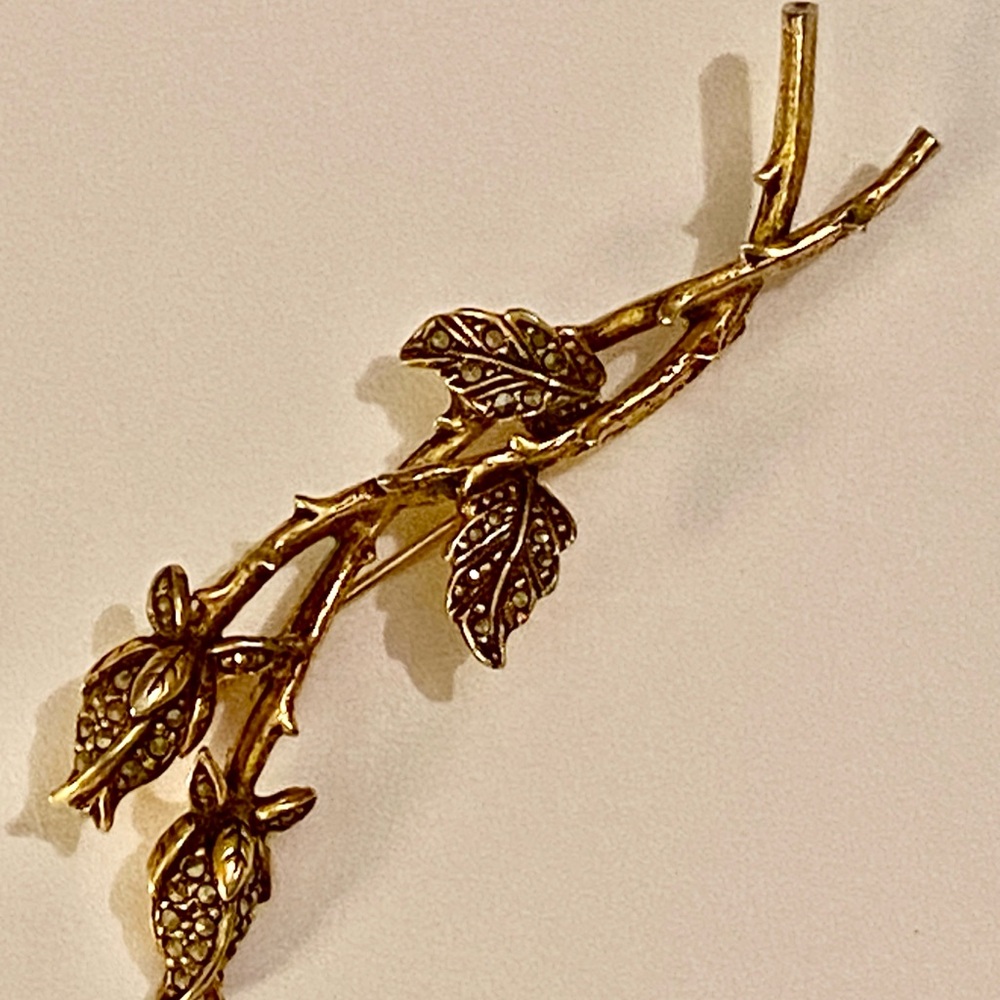 Vogue Fashion Goldtone Rhinestone 2 Stems Bud Roses Pin Brooch